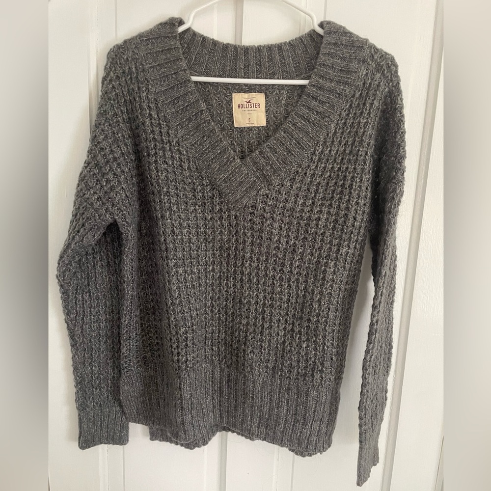 Hollister grey V-neck sweater size S